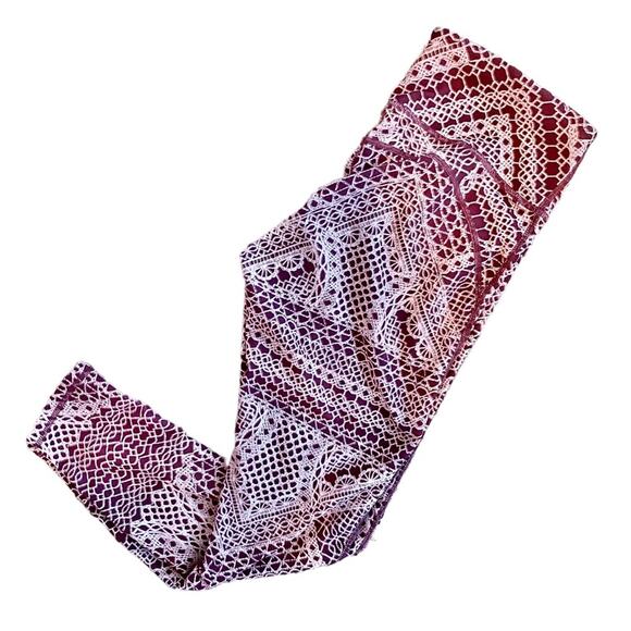 FABLETICS Mid Rise Printed Pureluxe Capri Purple Size XS Performance Wear Sporty - Picture 2 of 9